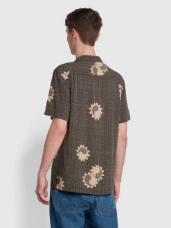 Farah Parker Printed Casual Fit Short Sleeve Shirt In Brown -Farah hegvorqsbjcfakdbdasc