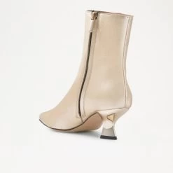 Pointed Low Feature Heel -Farah images 10