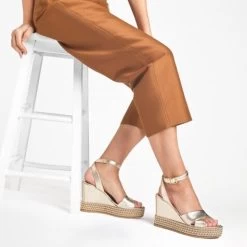 Studded Gold Wedge -Farah images 1038