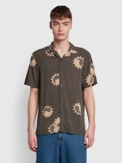 Farah Parker Printed Casual Fit Short Sleeve Shirt In Brown